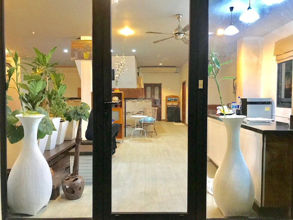 Hiranyika Cafe And Bed