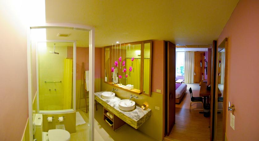 Iyara Beach Hotel & Plaza