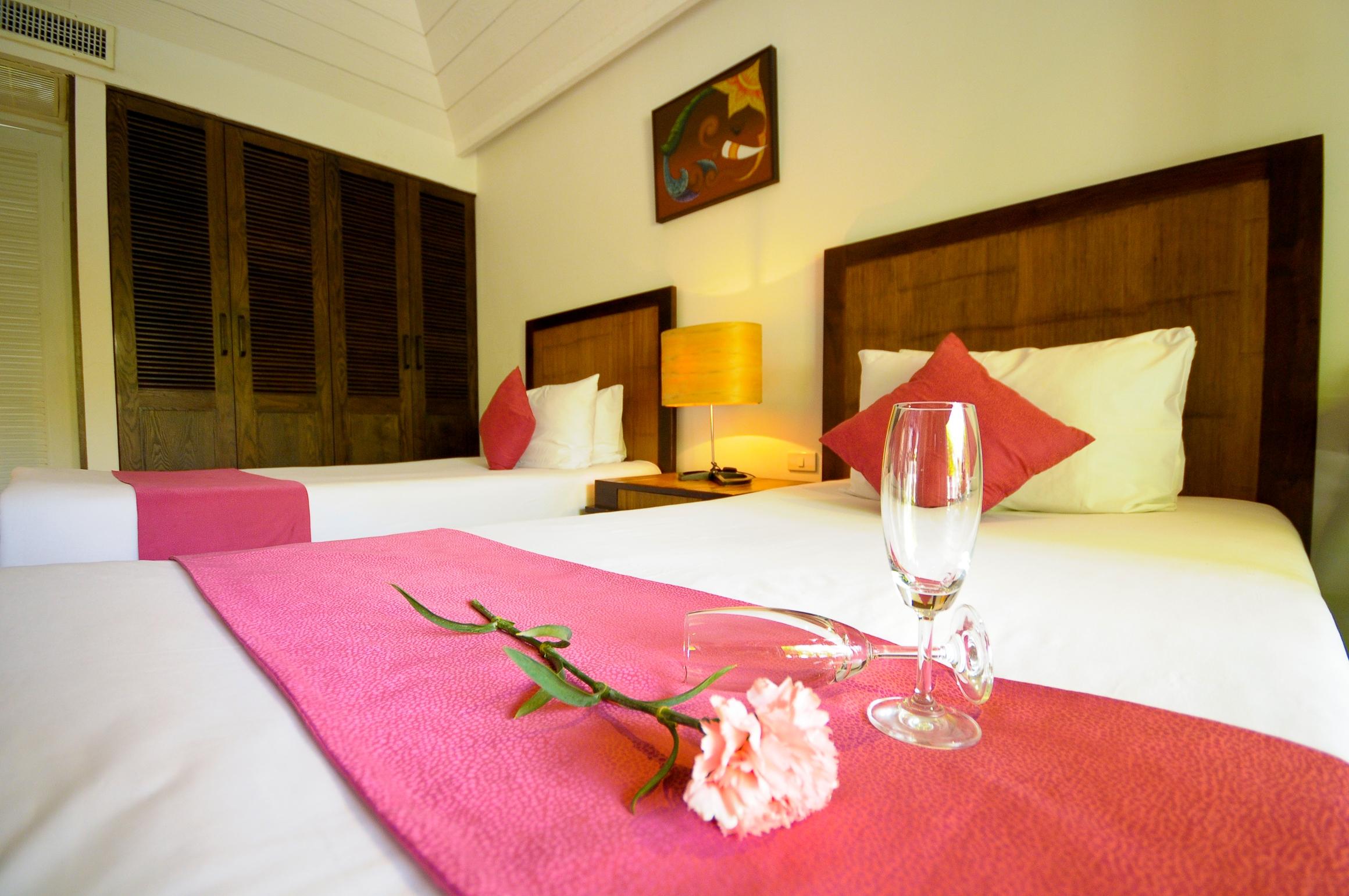 Iyara Beach Hotel & Plaza