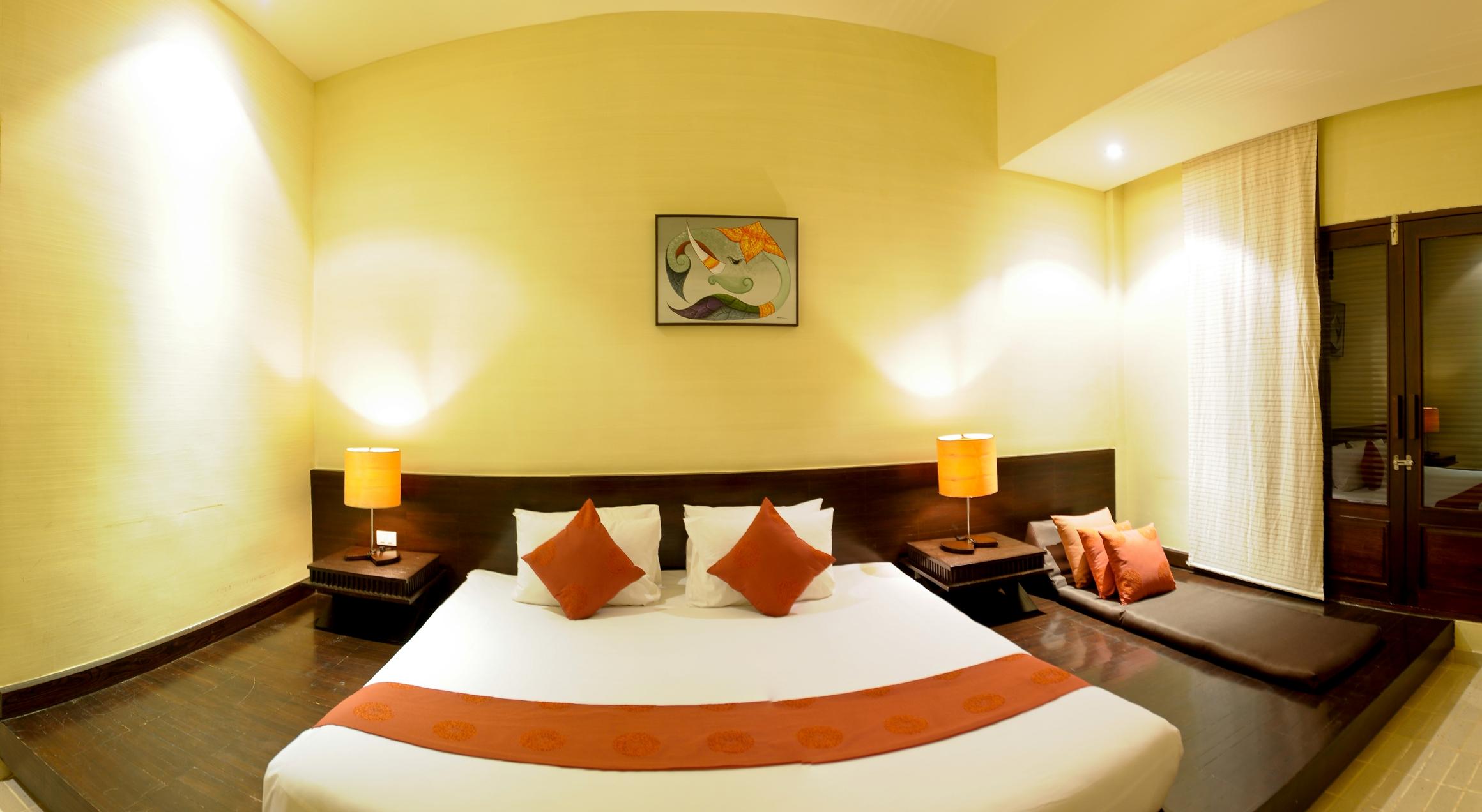 Iyara Beach Hotel & Plaza