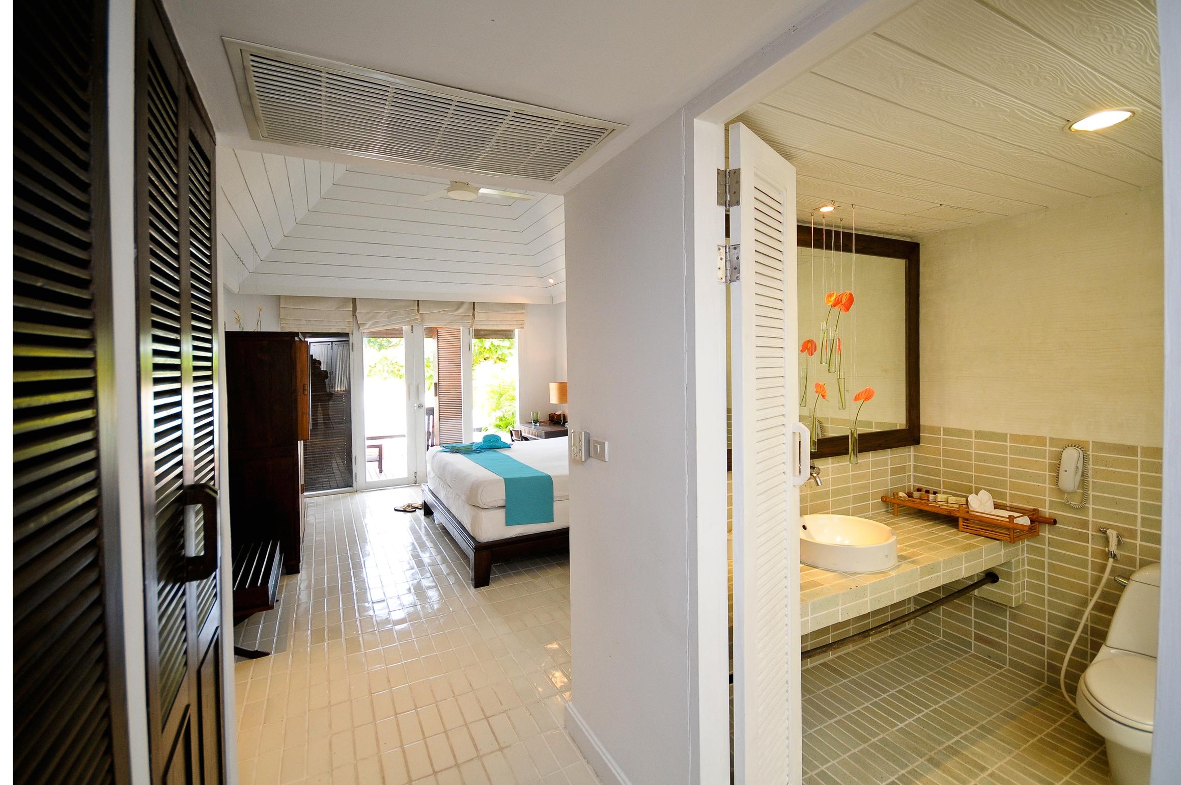 Iyara Beach Hotel & Plaza
