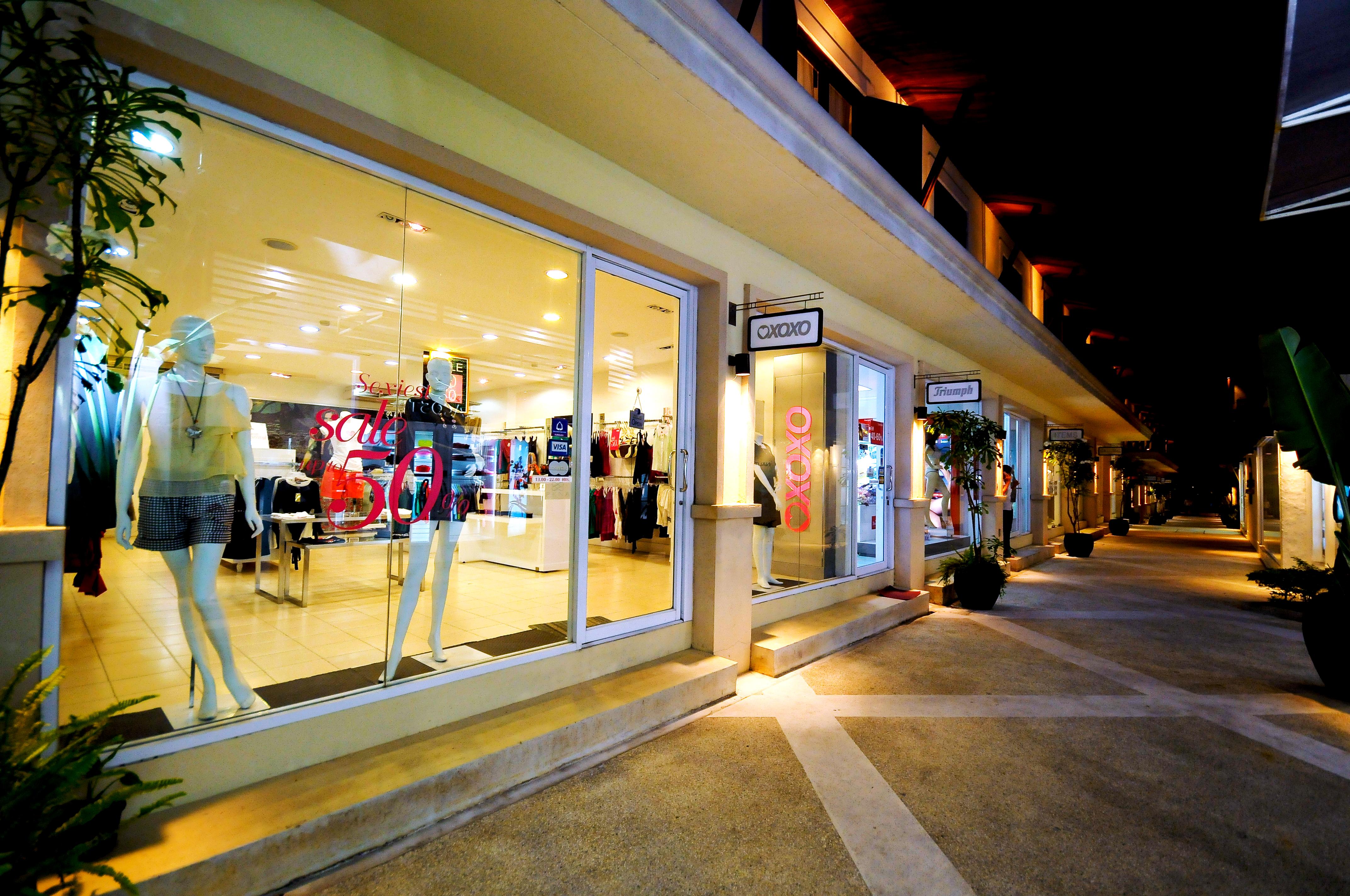Iyara Beach Hotel & Plaza