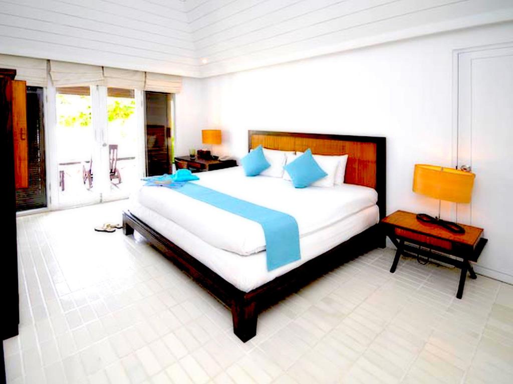 Iyara Beach Hotel & Plaza