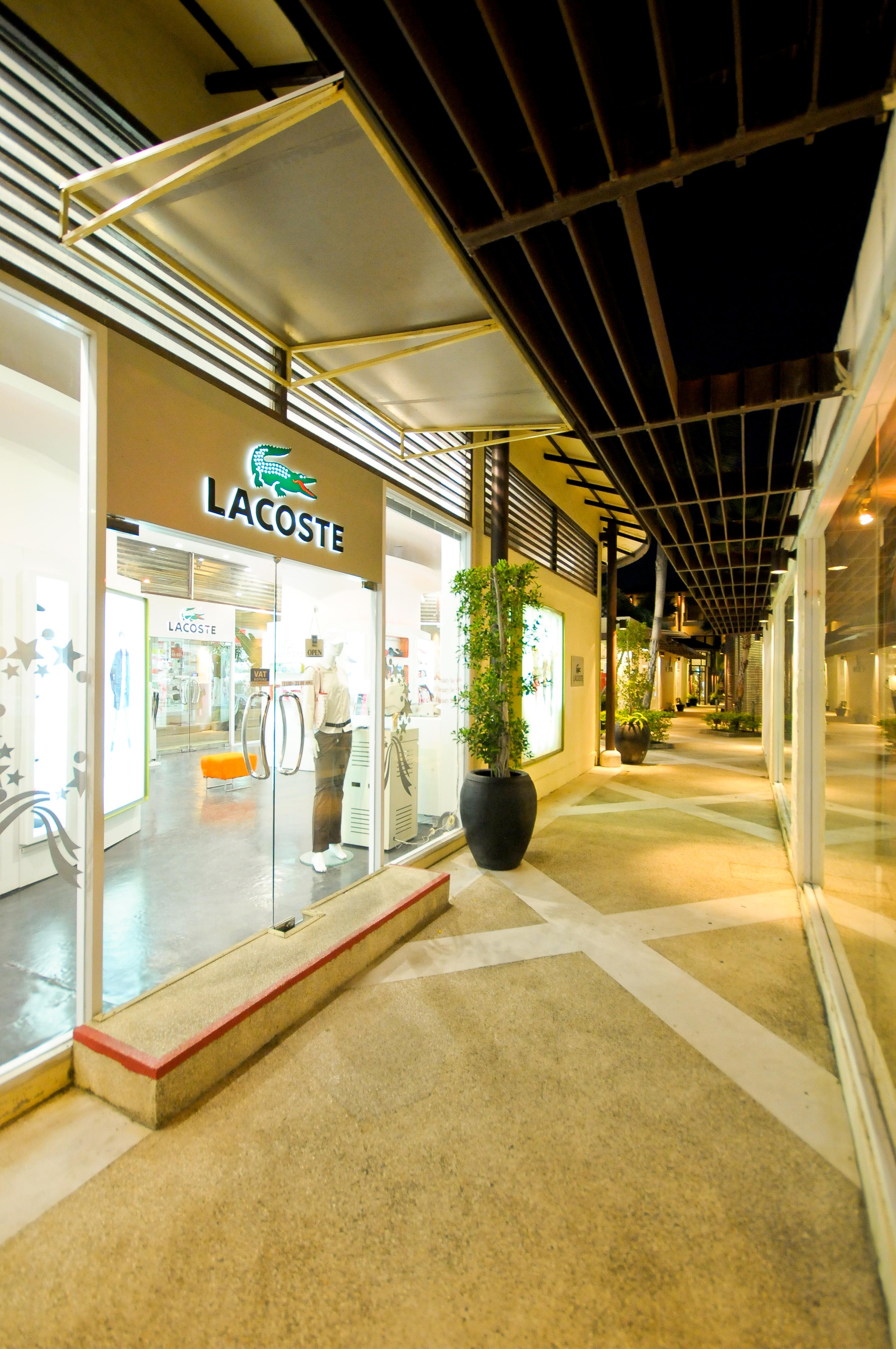 Iyara Beach Hotel & Plaza