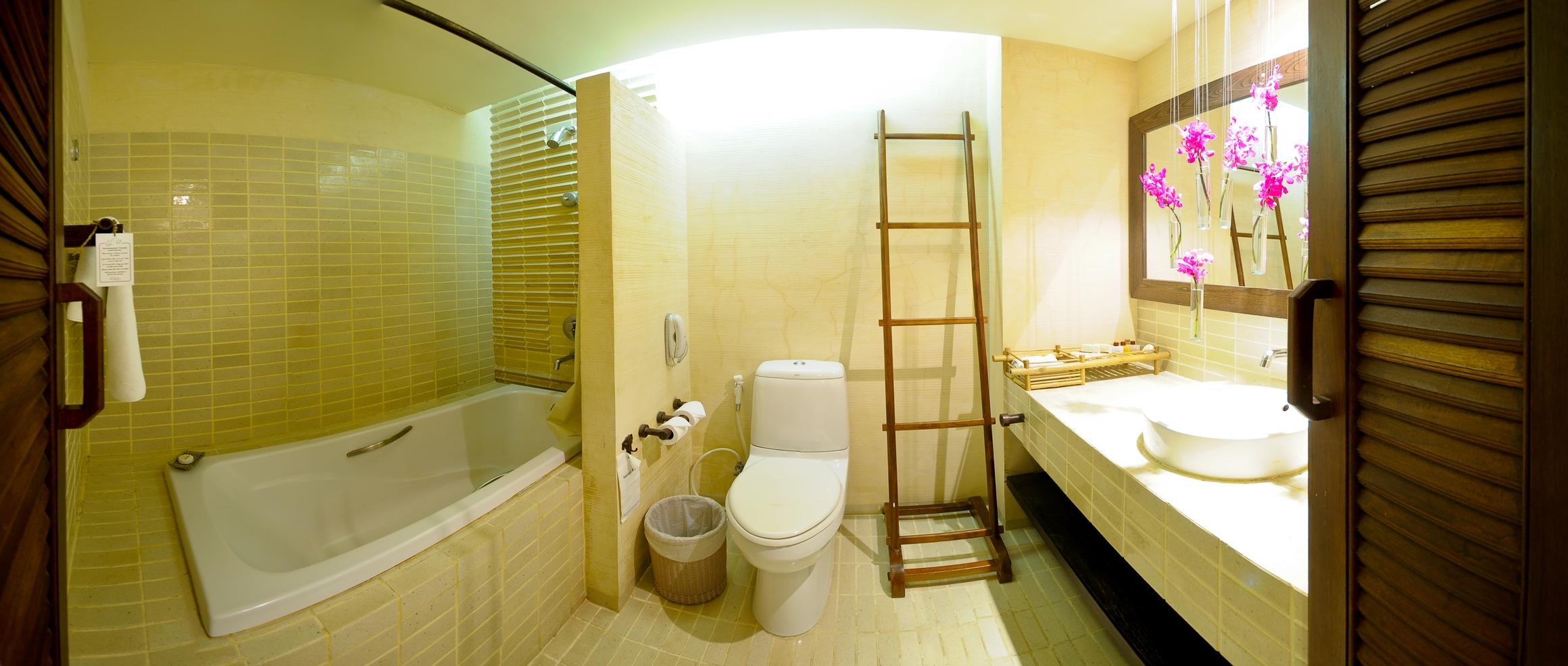 Iyara Beach Hotel & Plaza