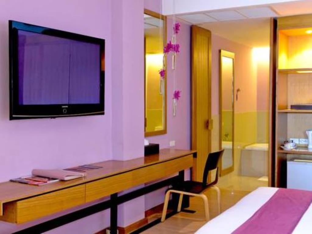 Iyara Beach Hotel & Plaza