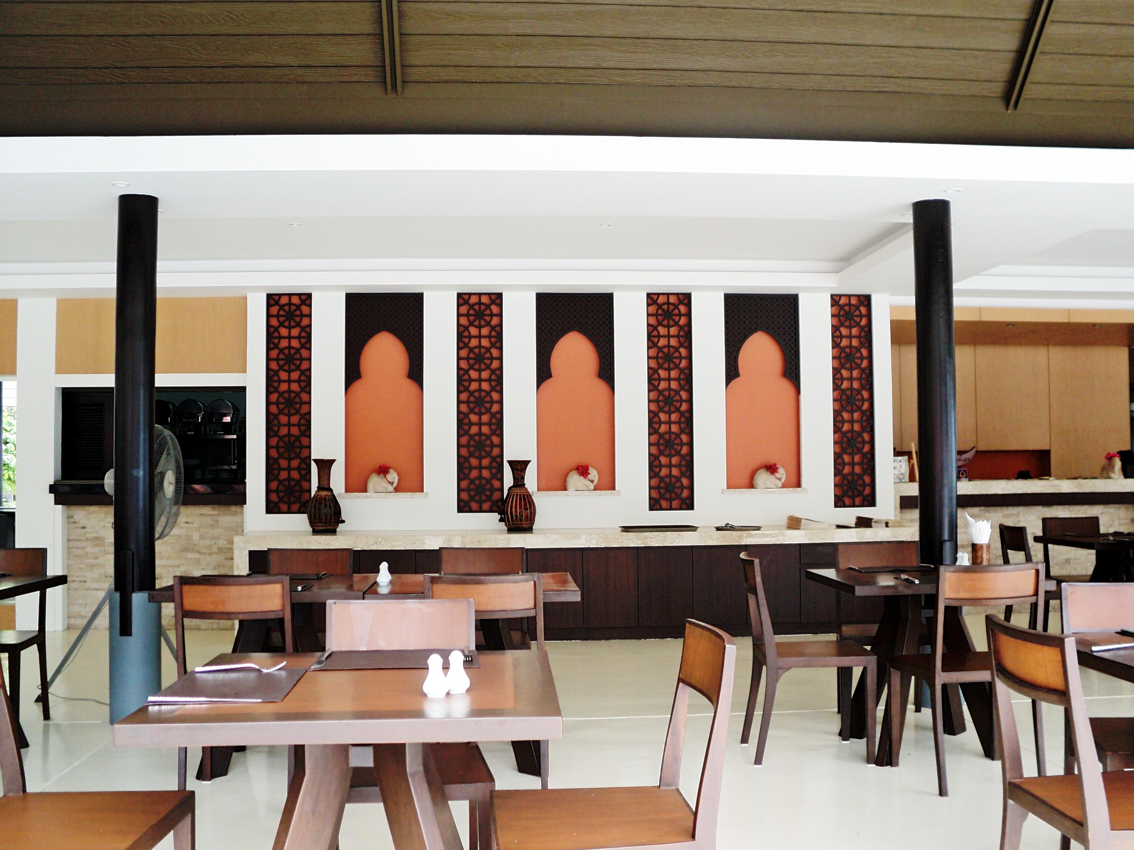 Iyara Beach Hotel & Plaza