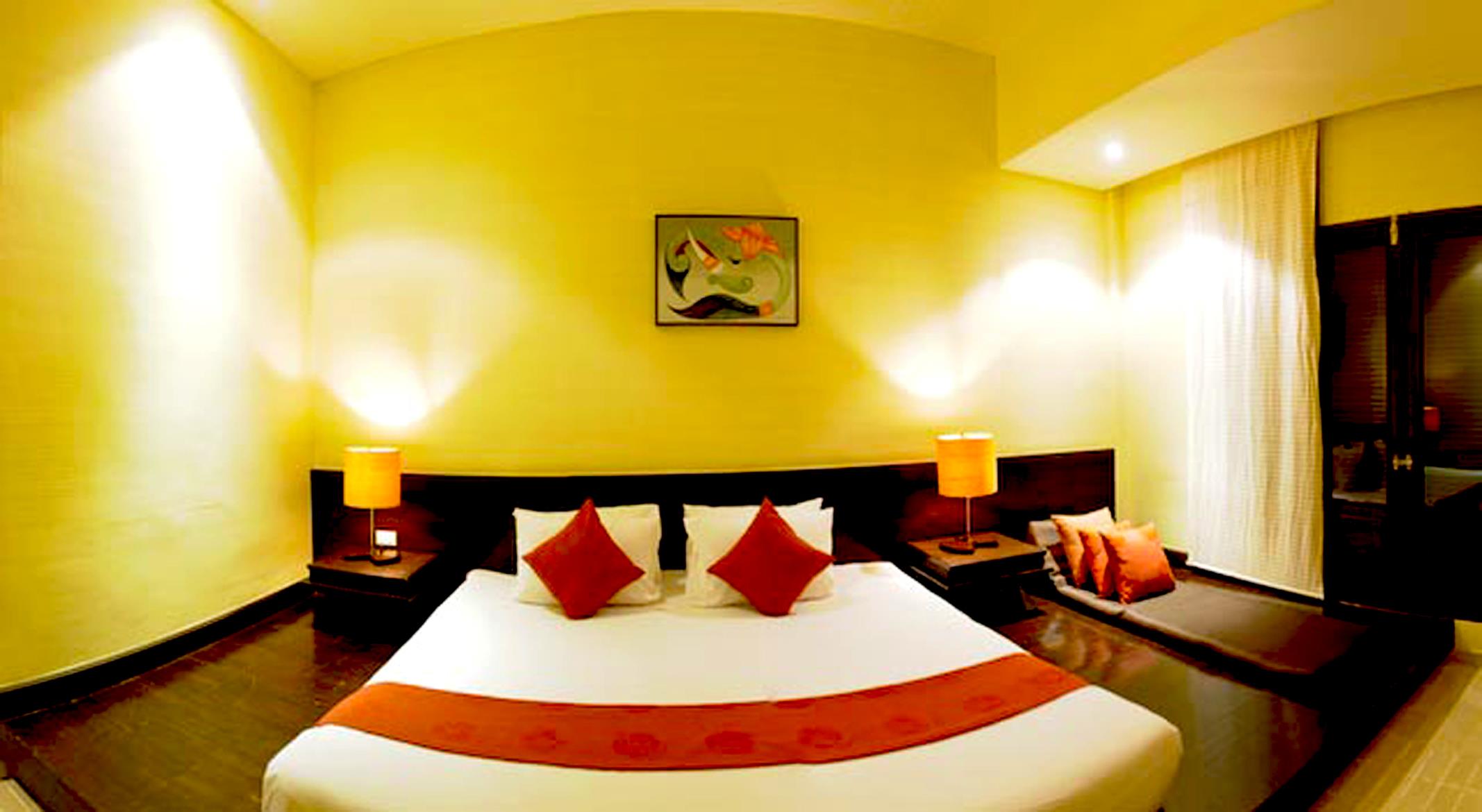 Iyara Beach Hotel & Plaza