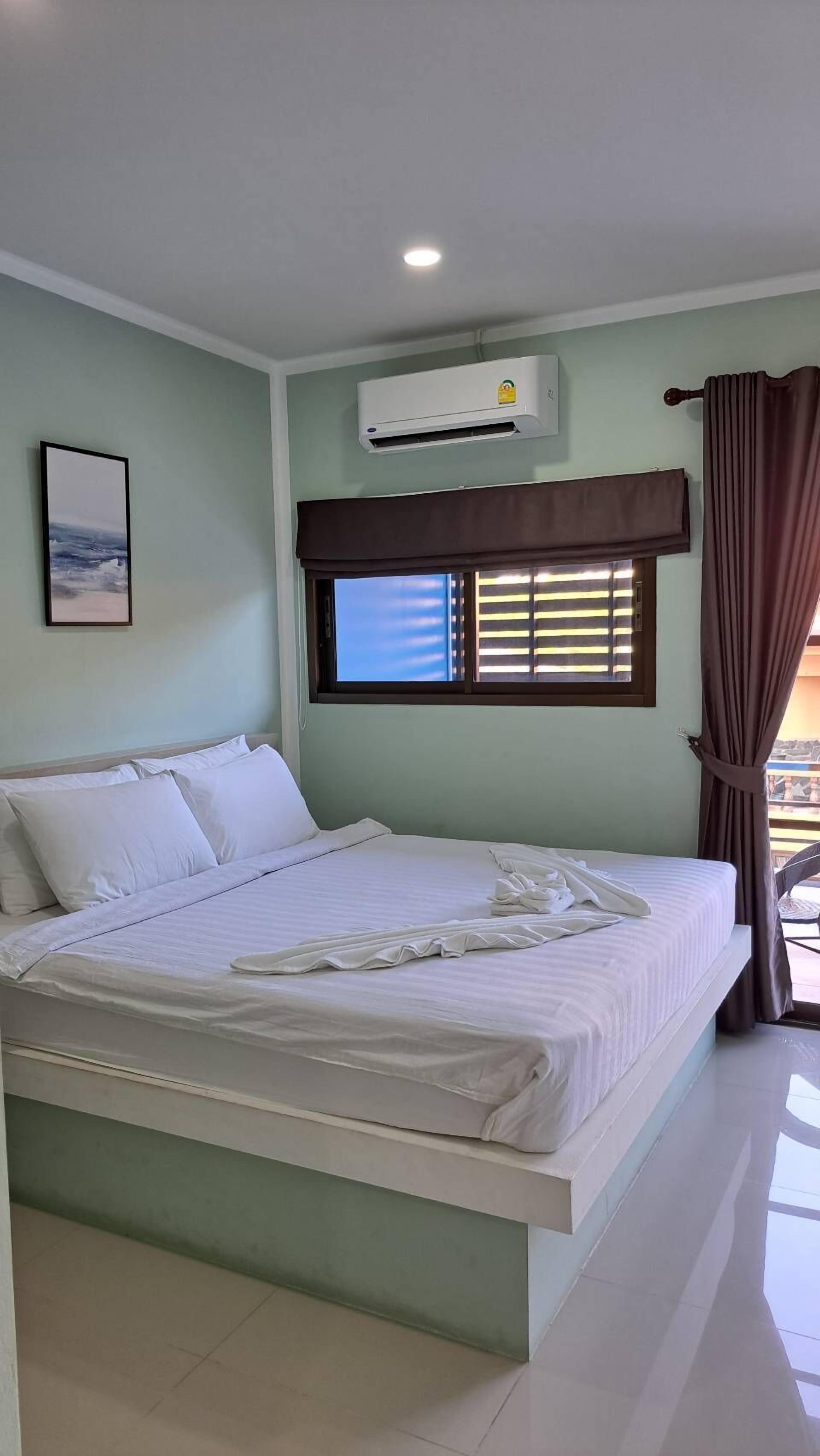 J & Ariya Hotel