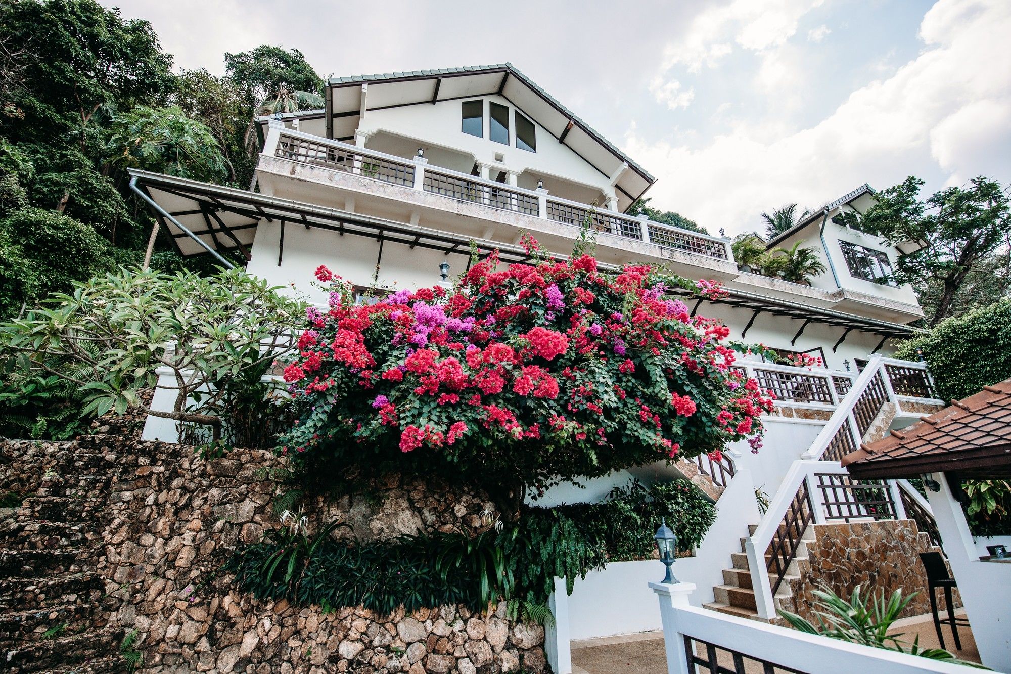 Jungle Emerald Rock Luxury Villa