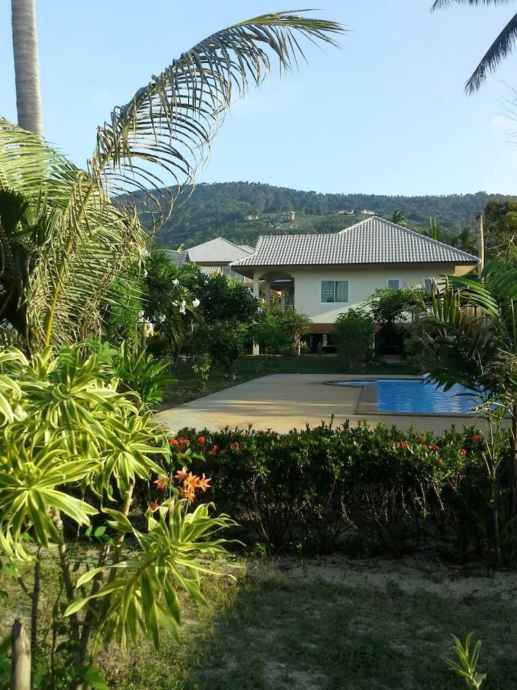 Krisada Beach Resort