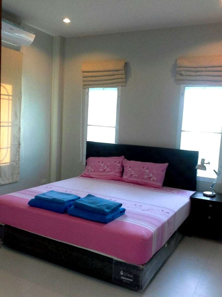 Krisada Beach Resort