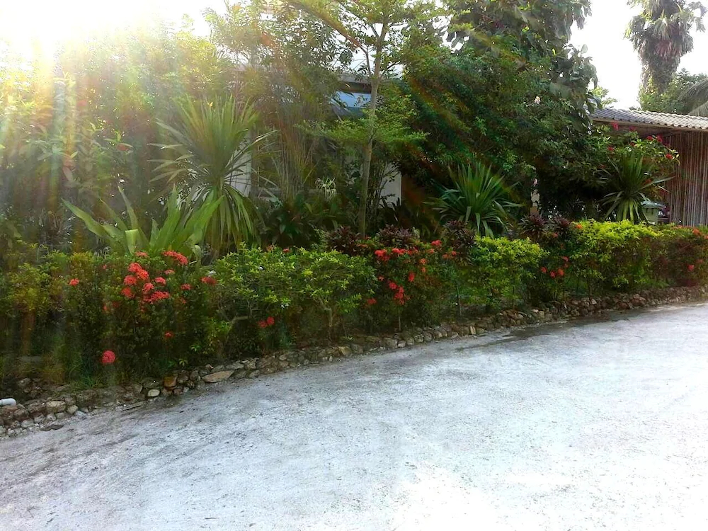 Krisada Beach Resort