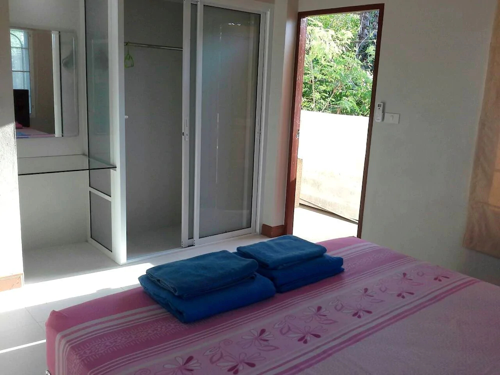 Krisada Beach Resort