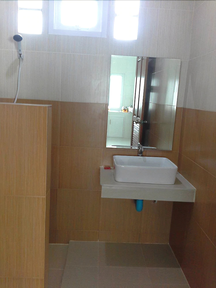 Krisada Beach Resort