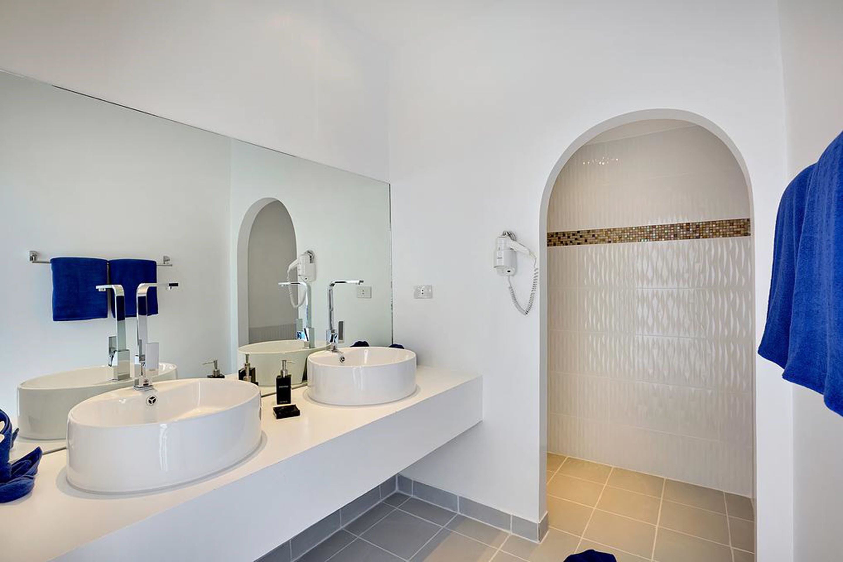 La Perle Luxury Boutique Hotel