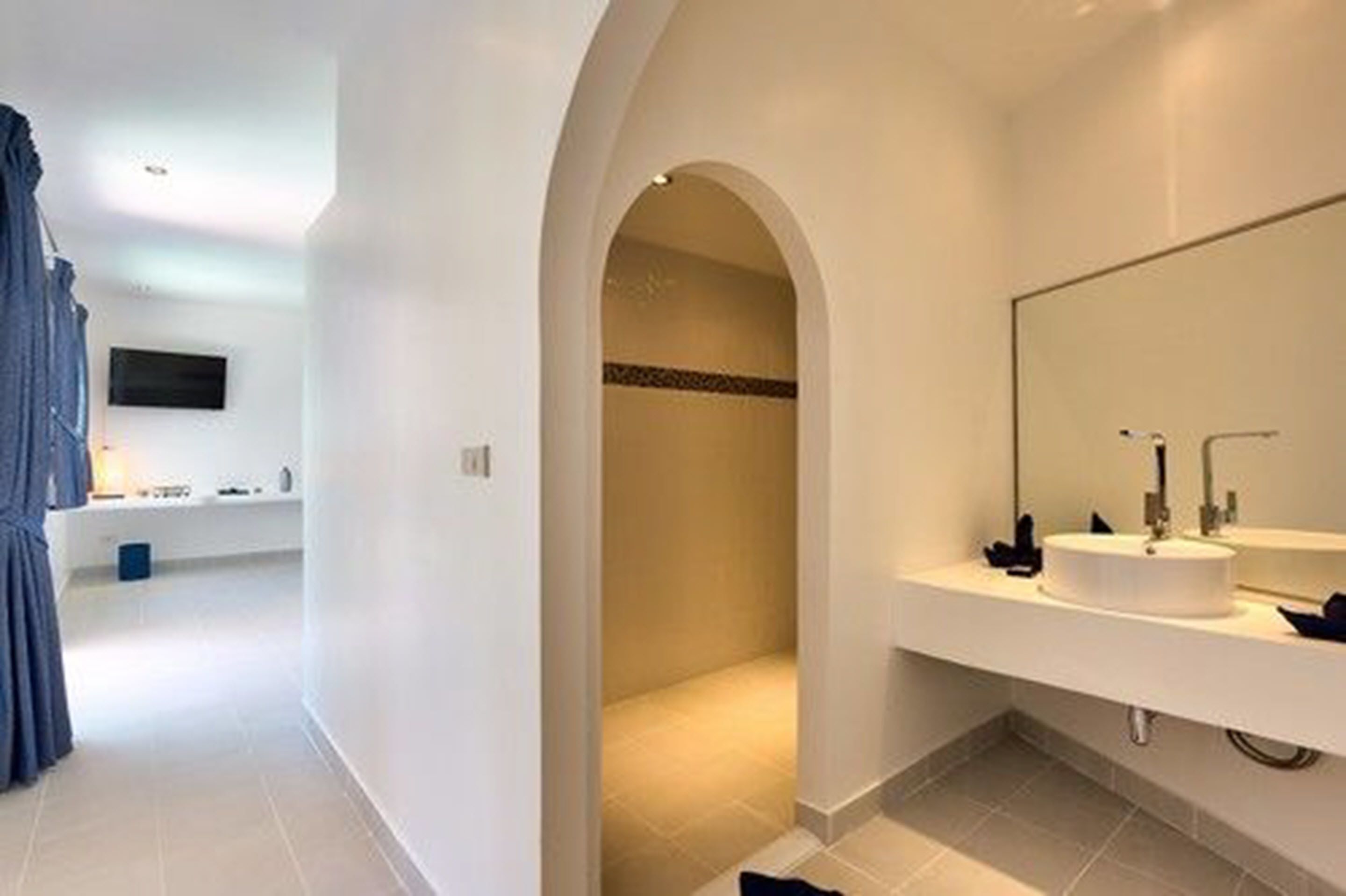 La Perle Luxury Boutique Hotel
