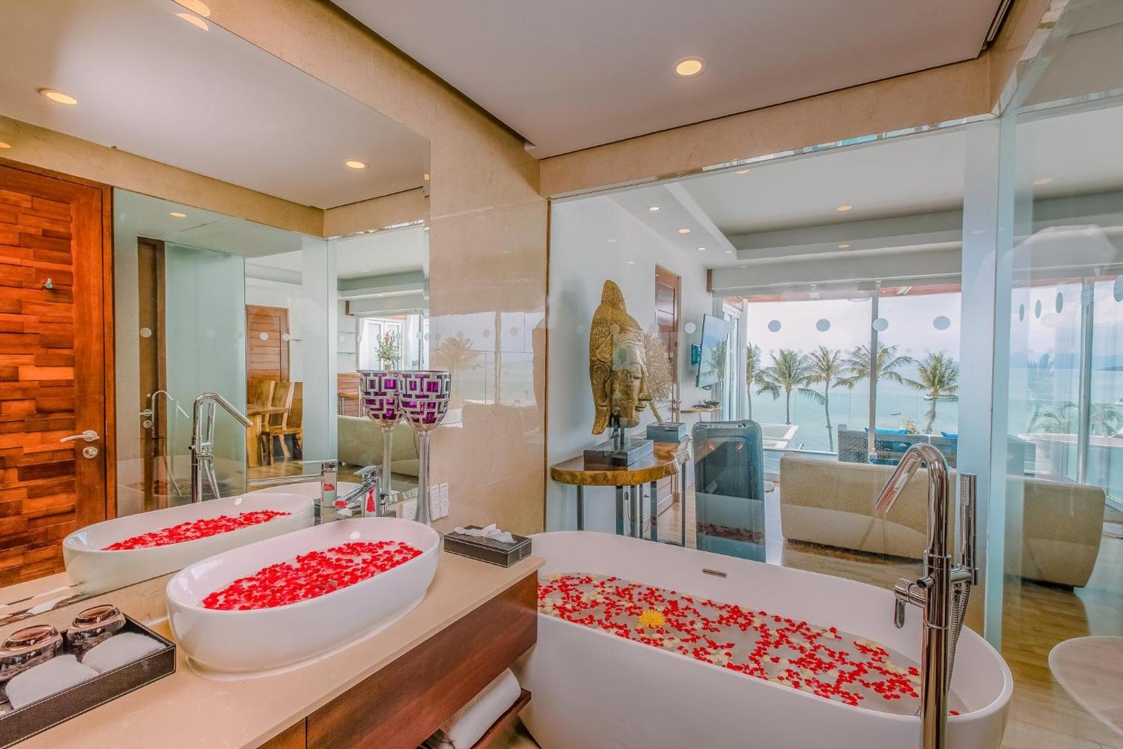 The Privilege Hotel Ezra Beach Club
