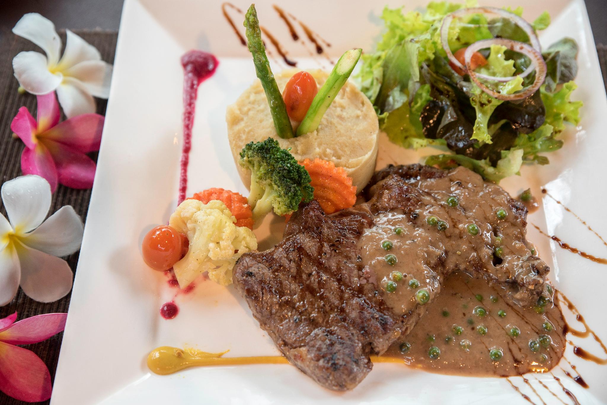 The Privilege Hotel Ezra Royal Garden