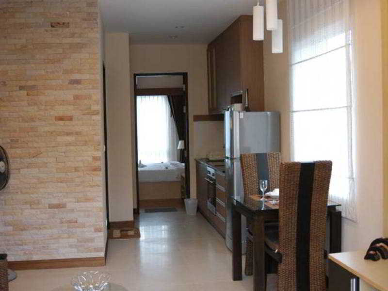 Whispering Palms Suite