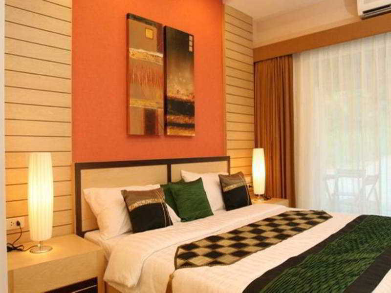 Whispering Palms Suite