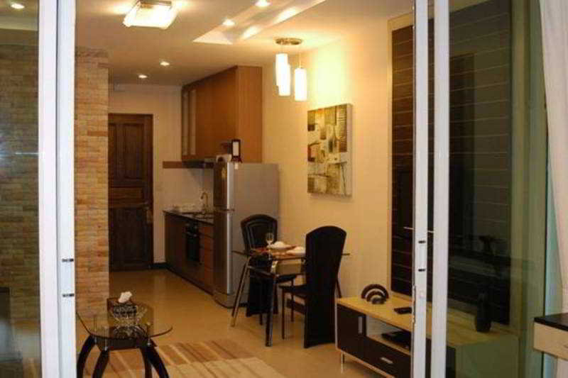 Whispering Palms Suite