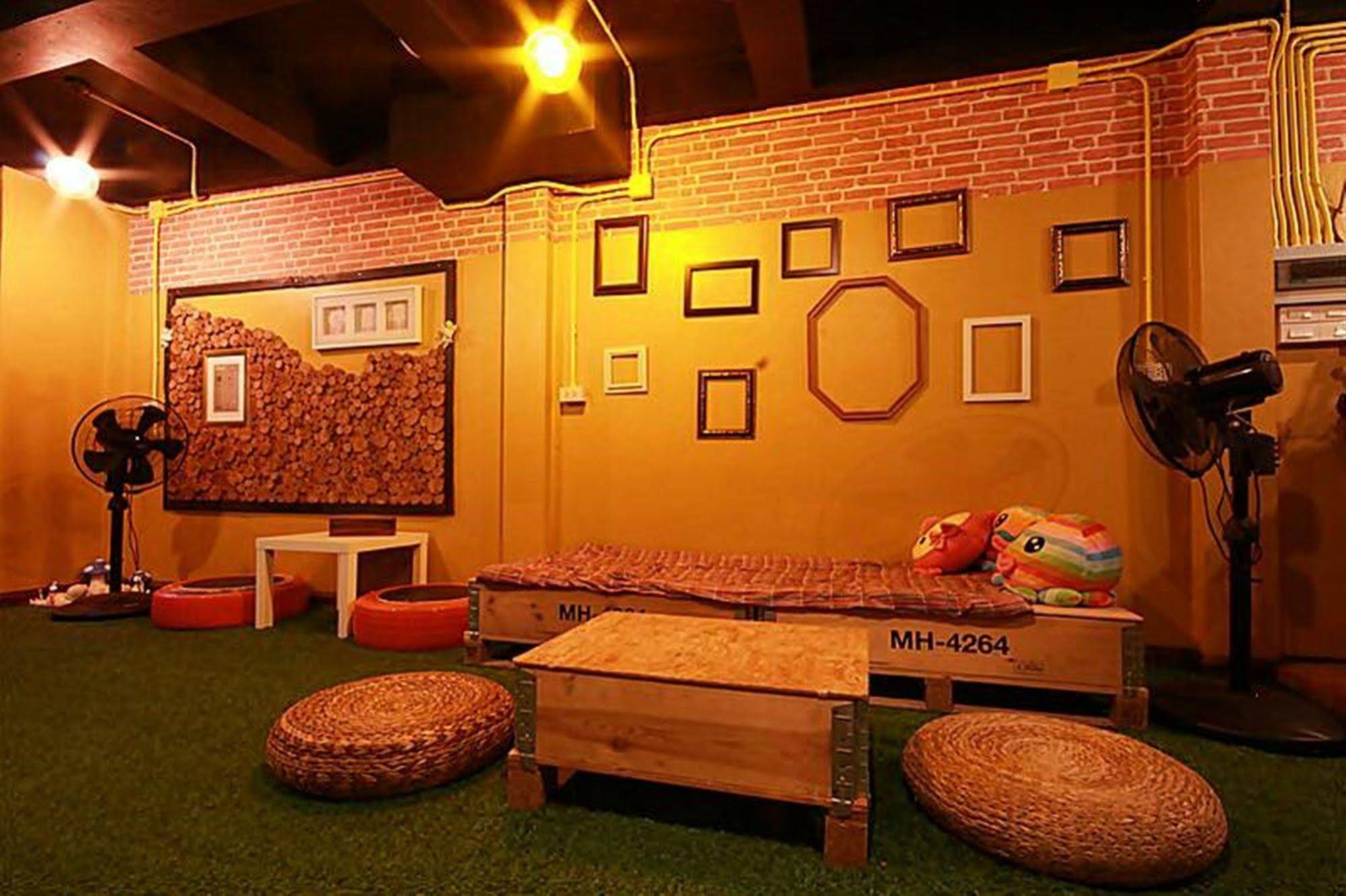 Baan Chalok Hostel