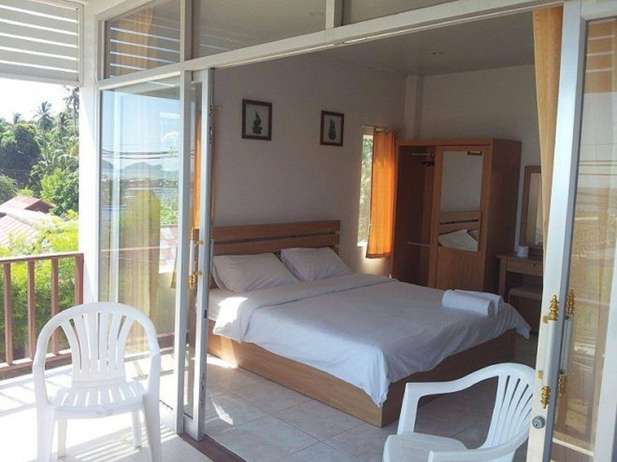 Baan Tai Backpackers