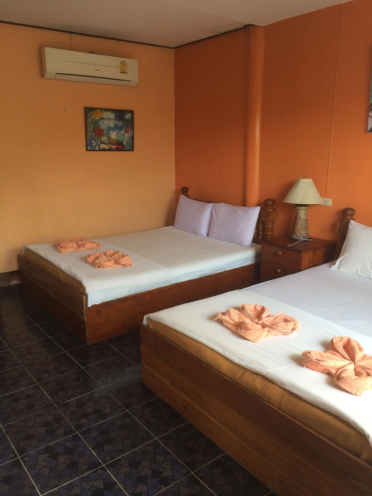 Baan Talay Guesthouse & Dormitory