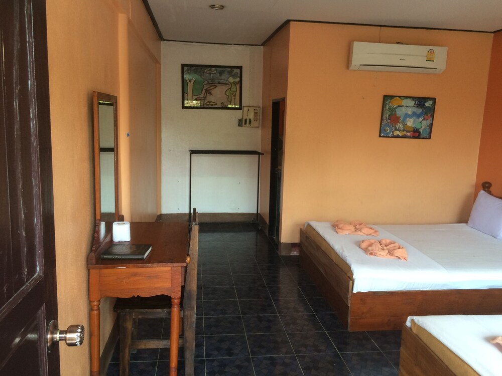 Baan Talay Guesthouse & Dormitory