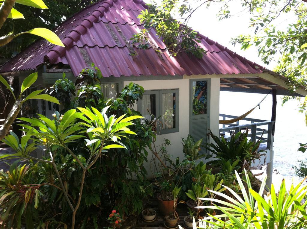 Lighthouse Bungalows and Restaurant