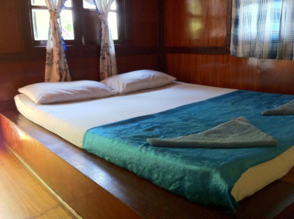 Lighthouse Bungalows and Restaurant