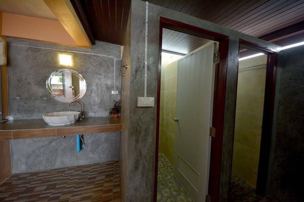 Phangan Barsay Hostel
