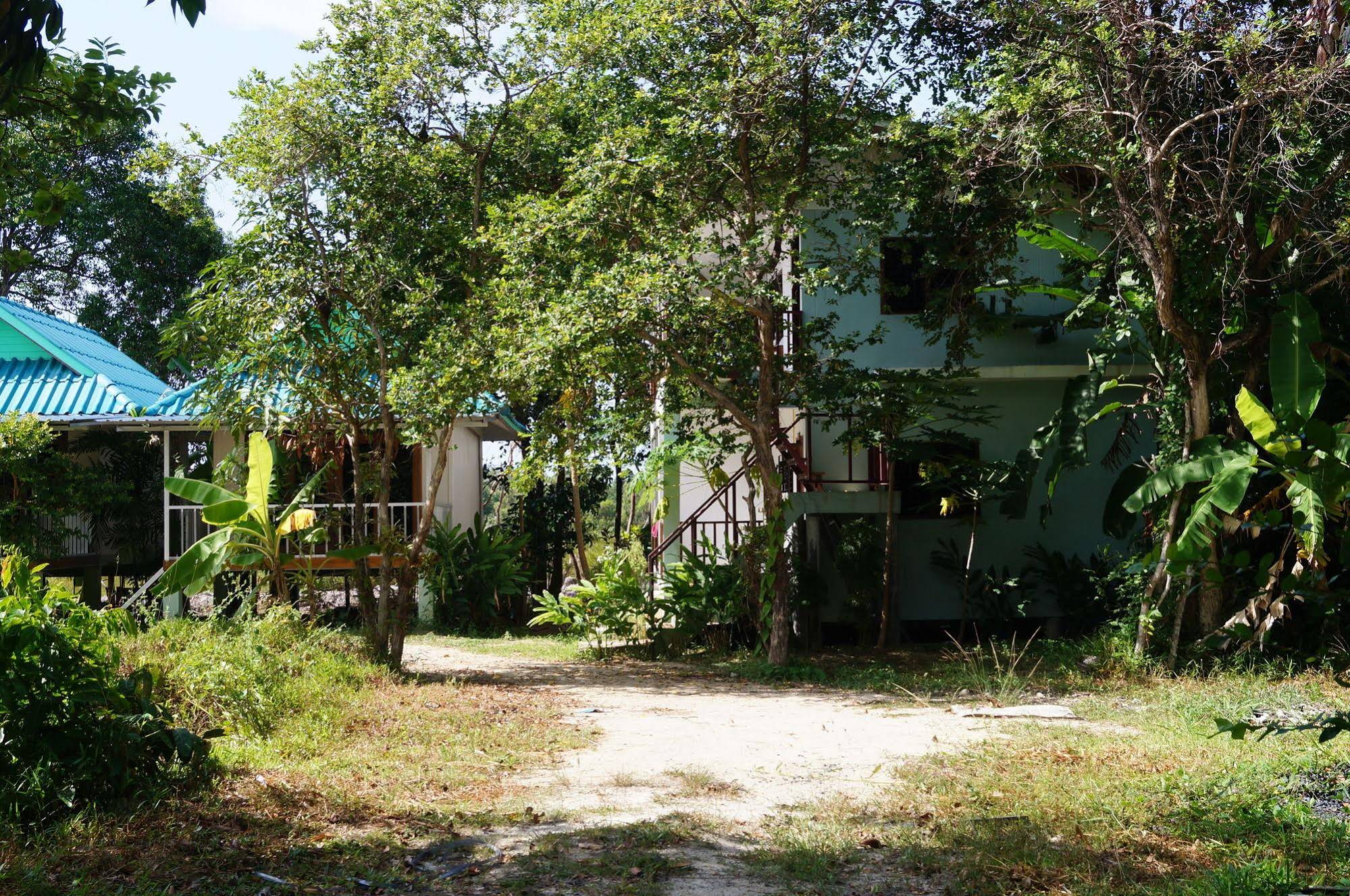 Phangan Farm Stay Resort
