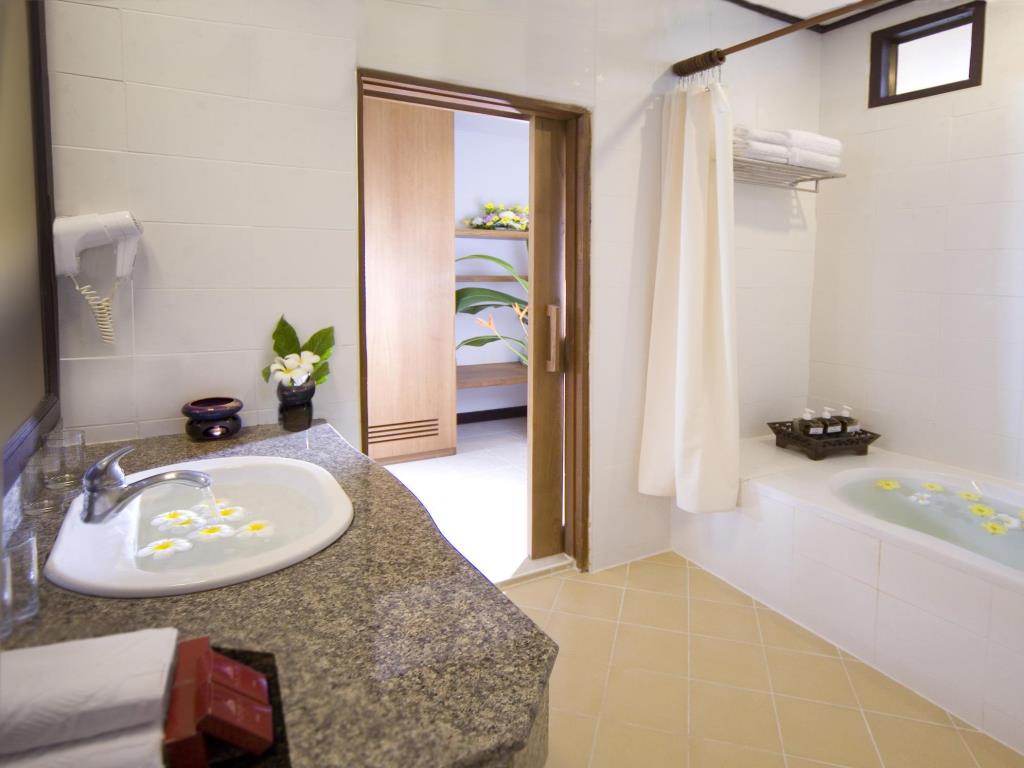 Thai House Beach Resort