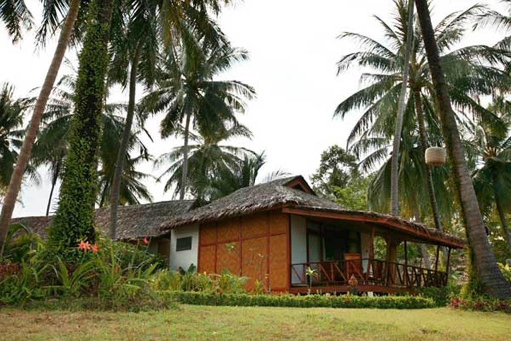 Lipa Lodge Beach Resort