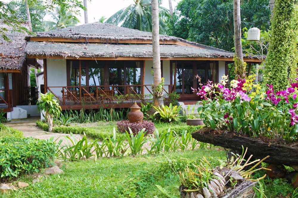 Lipa Lodge Beach Resort