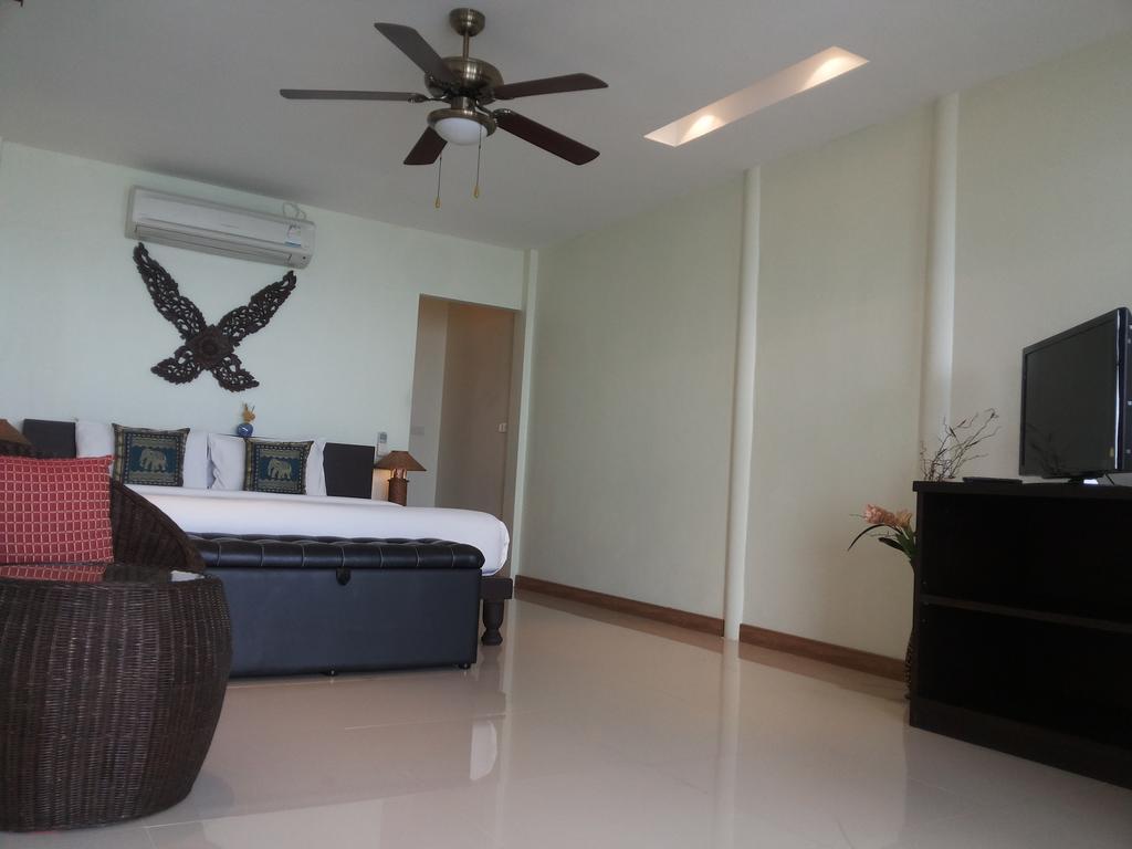 Lipa Lodge Beach Resort