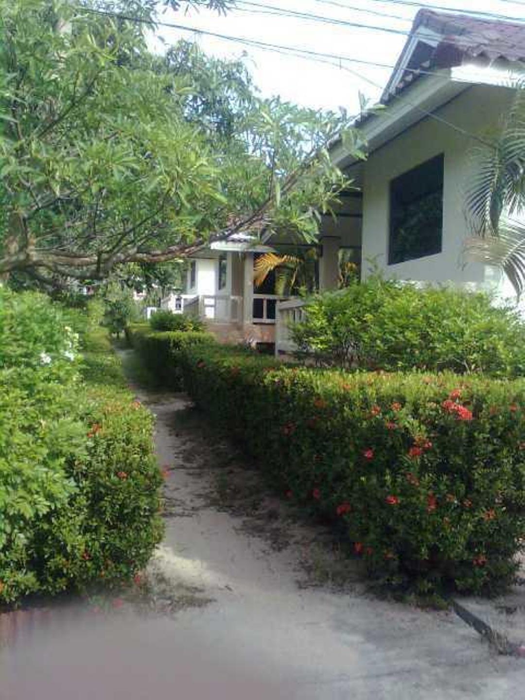 Baan Saen Sook Villas