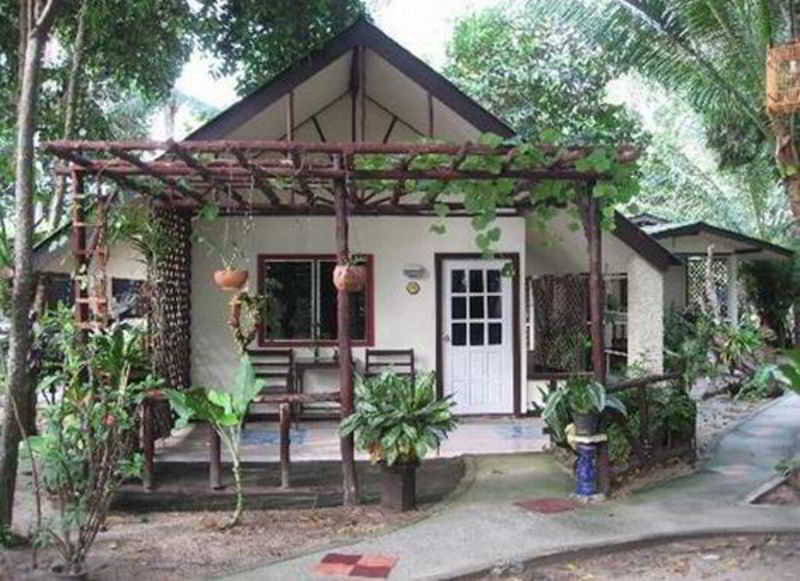 Harry's Bungalows & Restaurant