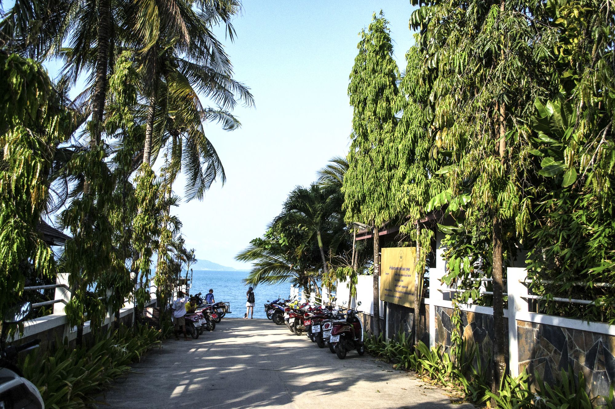 Maenam Bay Resort
