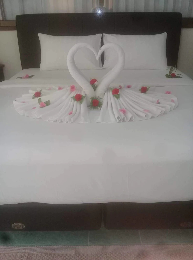 Maenam Lodge