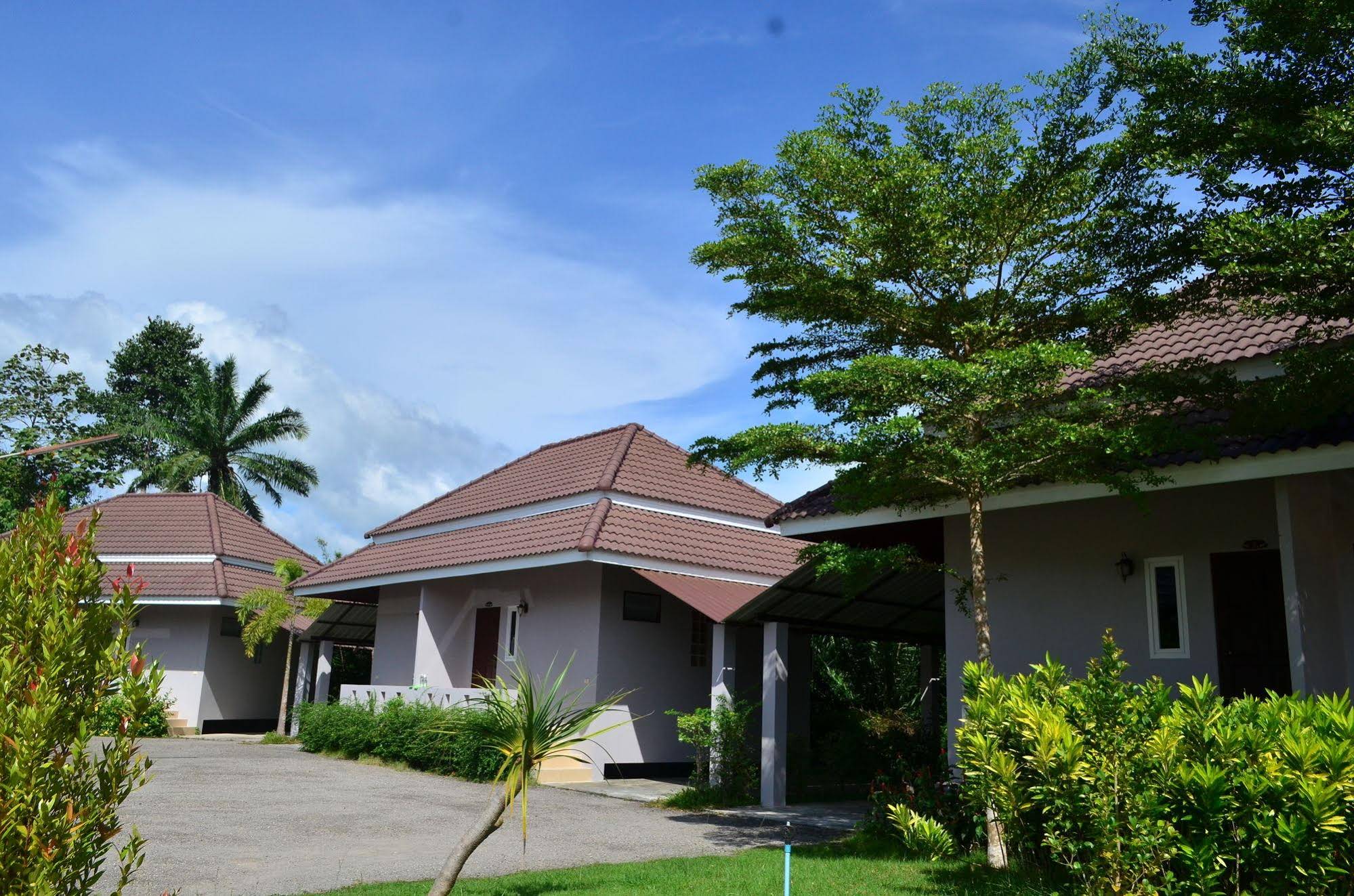 Baansuan Rimnom Resort