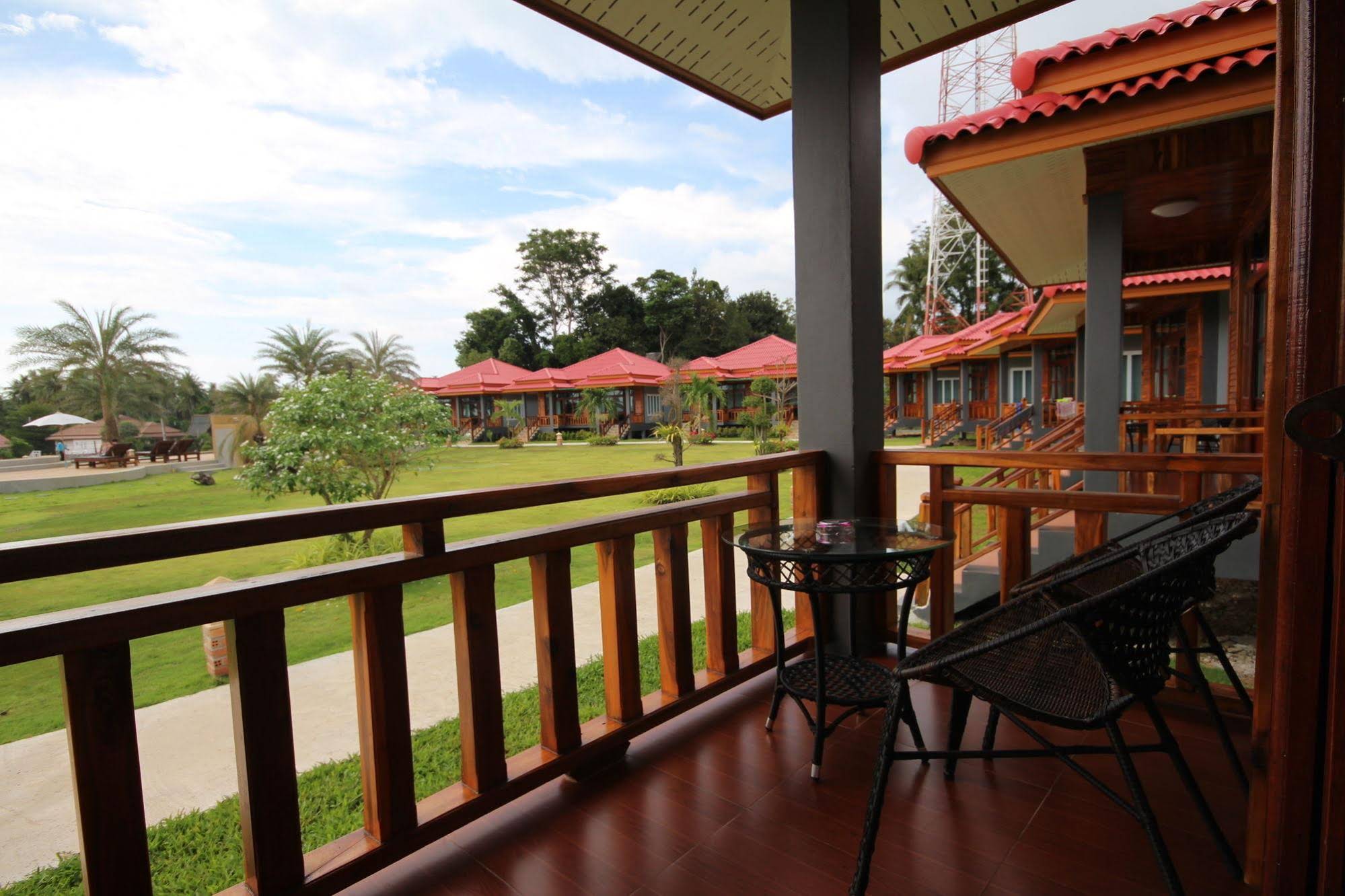 Lanta Lapaya Resort