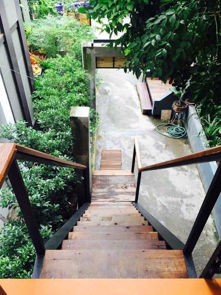 Chula Room & Service