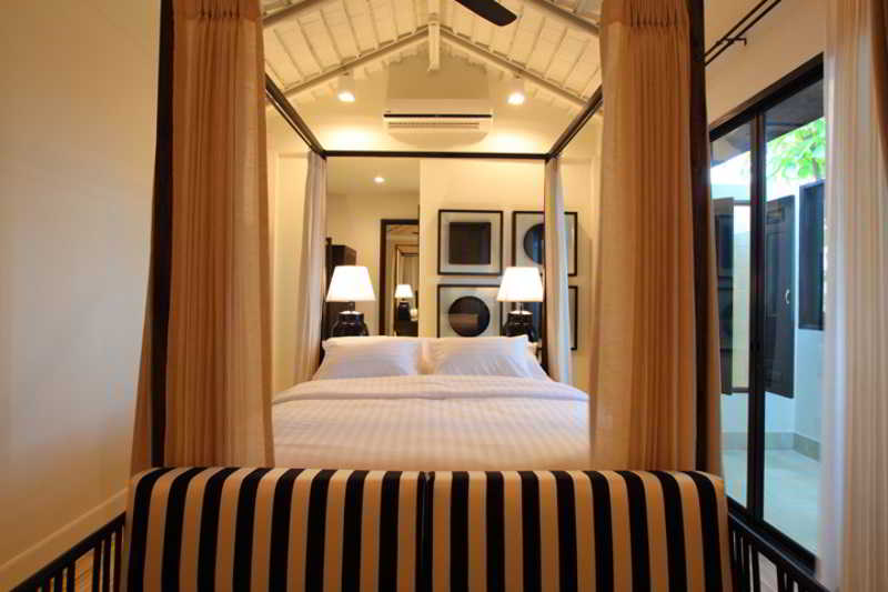 99 the Gallery Hotel