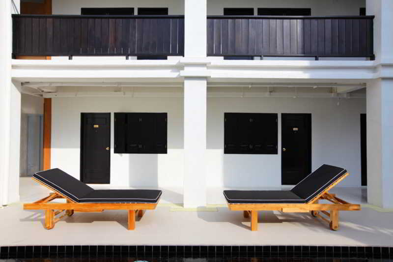99 the Gallery Hotel