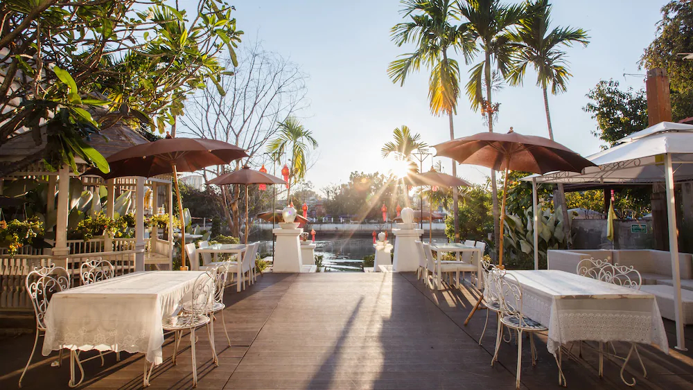 B2 Riverside Colonial Hotel by OYO