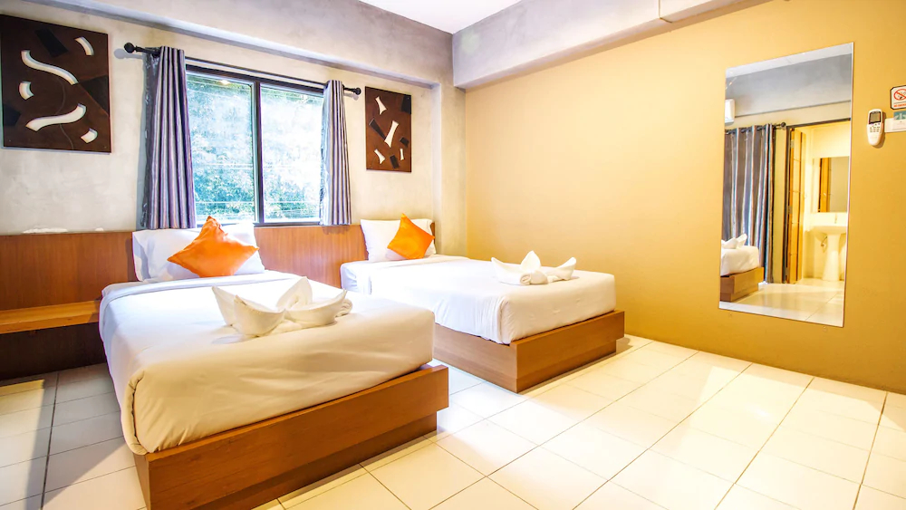 B2 Santitham (Wat Jed Yod) Boutique & Budget Hotel