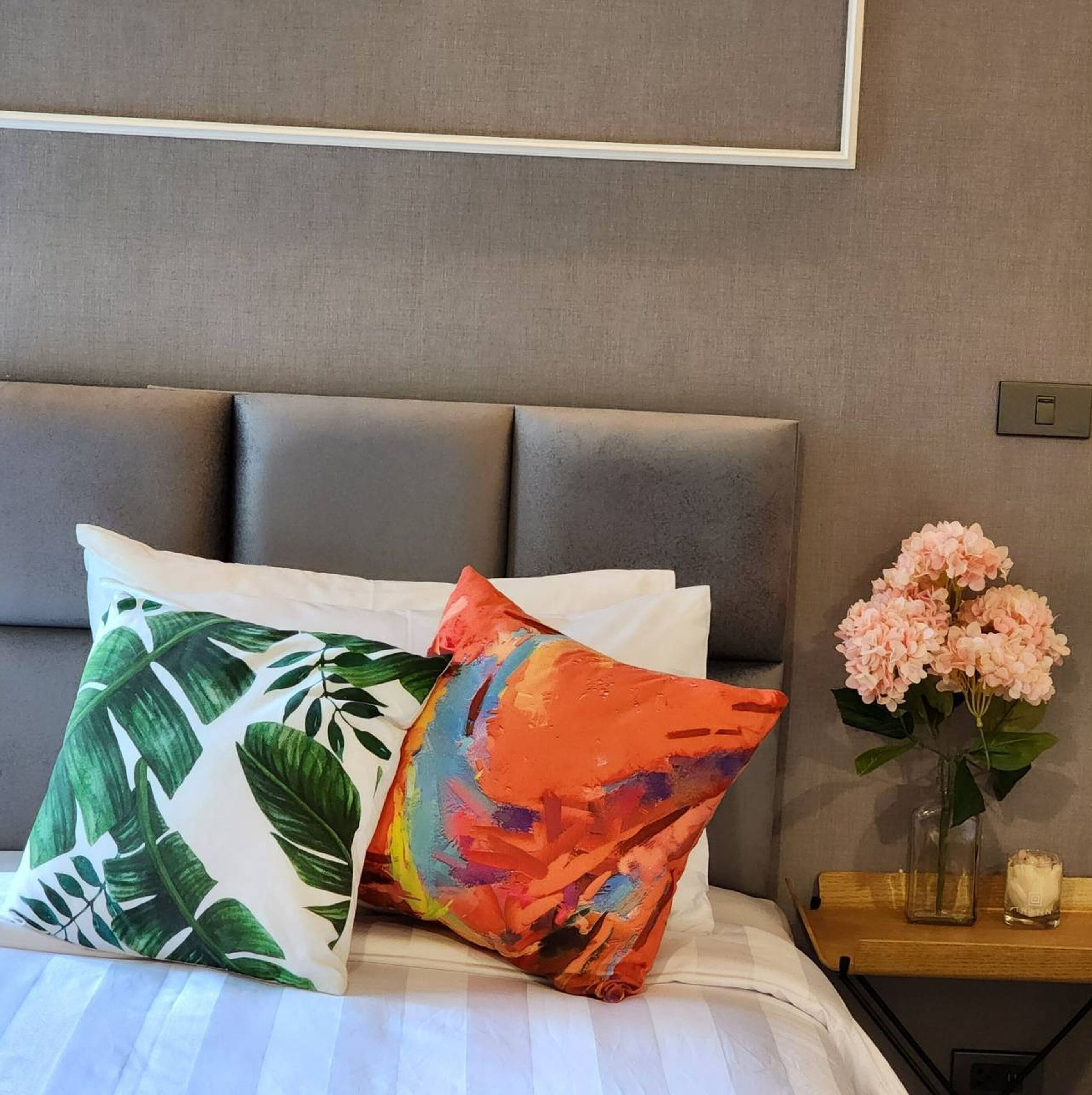 Capital O 75422 Million Pillows